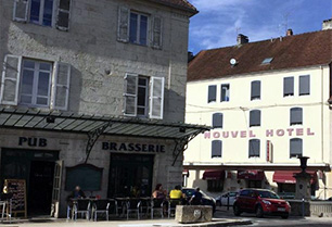 Situé au centre-ville de Lons le Saunier...